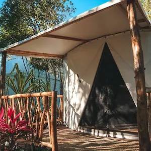 Huaya Camp , Playa del Carmen México